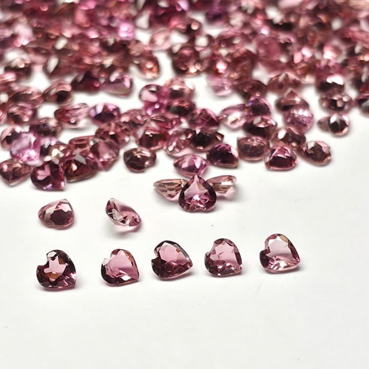 PSH42_1 Pink Tourmaline Heart – 4.00 mm – Medium Luster Lot - Image 1