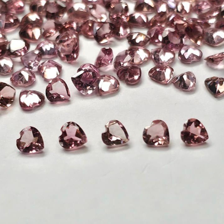 PSH43_1 Pink Tourmaline Heart – 4.00 mm – Luster Lot - Image 1
