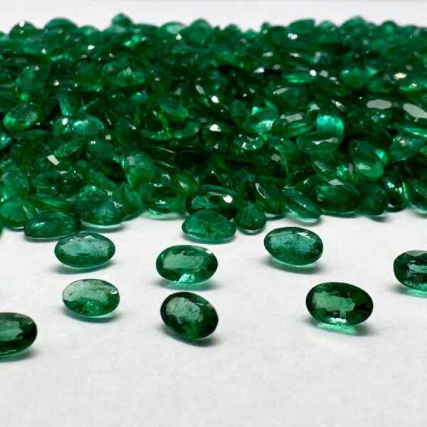 5x3 mm Emerald Oval Shape - Image 1