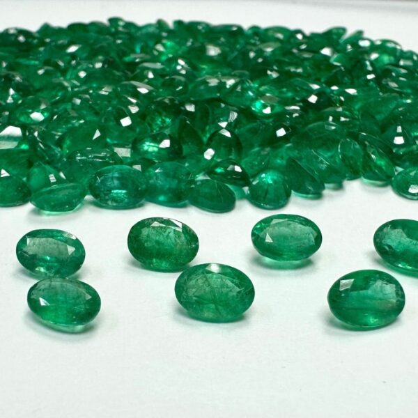 7x5 mm Emerald Oval Shape - Image 1