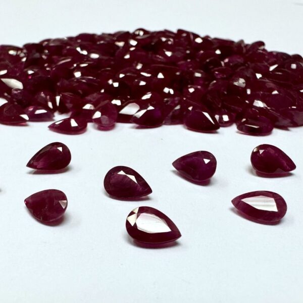 6x4 mm Ruby Pears Shape - Image 1