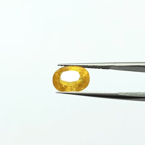 5.68 carats Yellow Sapphire Thailand ( 6.25 ratti ) - Image 4