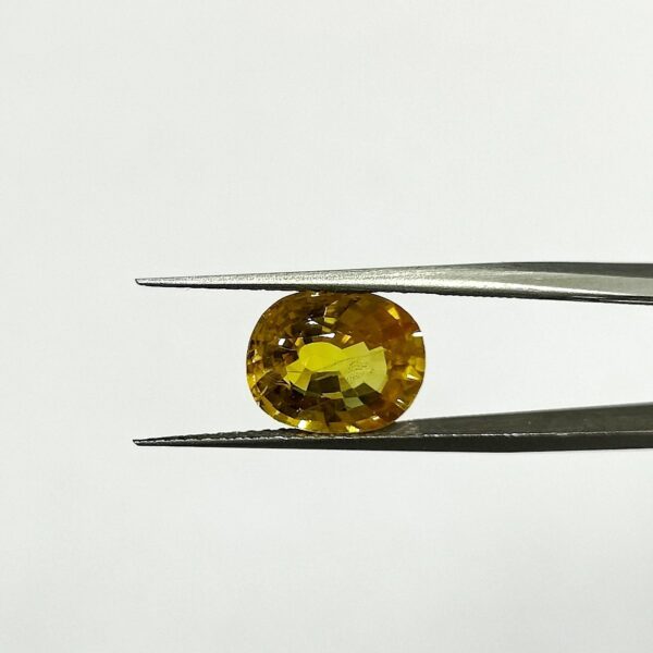 6.01 carats Yellow Sapphire Thailand ( 6.25 ratti ) - Image 1