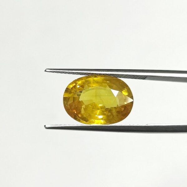 5.5 carats Yellow Sapphire Thailand ( 6.25 ratti ) - Image 4