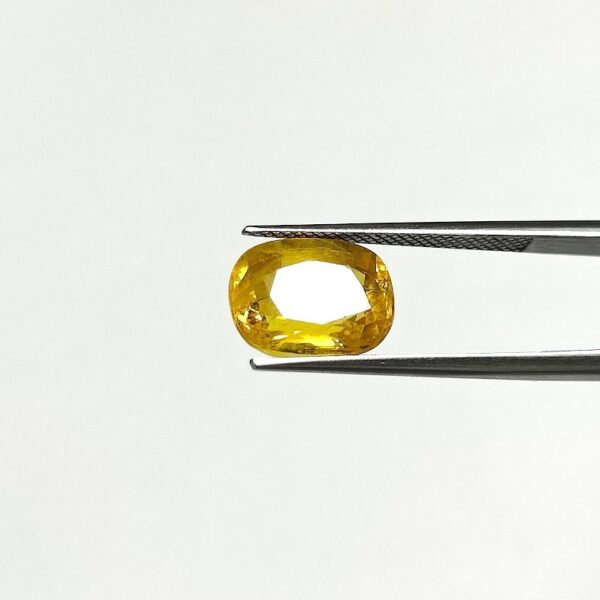 7.15 carats Yellow Sapphire Thailand ( 7.25 ratti ) - Image 4