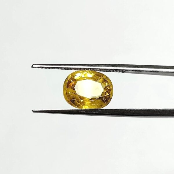 6.04 carats Yellow Sapphire Thailand ( 6.25 ratti ) - Image 2