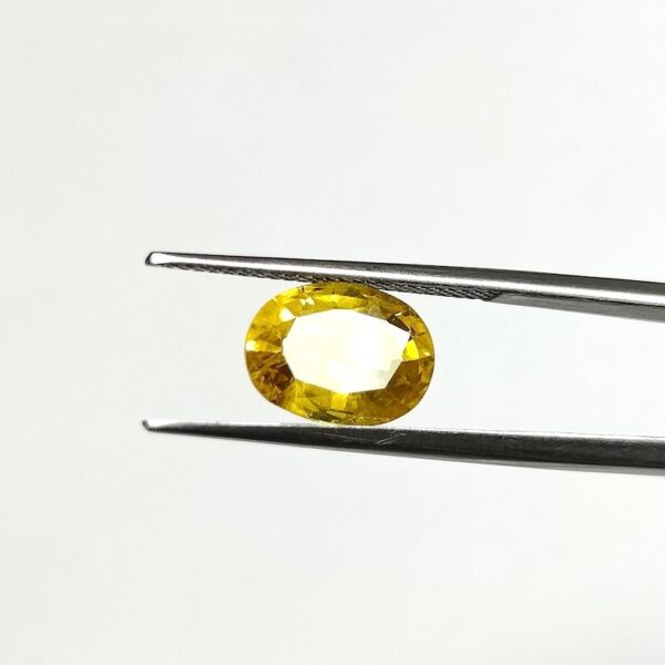 4.38 carats Yellow Sapphire Thailand ( 4.25 ratti ) - Image 4