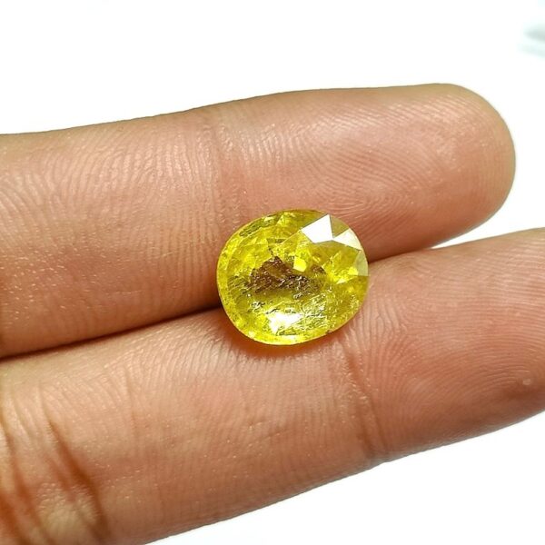 7.16 carats Yellow Sapphire Thailand ( 7.25 ratti ) - Image 1