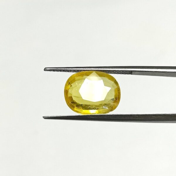 6.07 carats Yellow Sapphire Thailand ( 6.25 ratti ) - Image 4