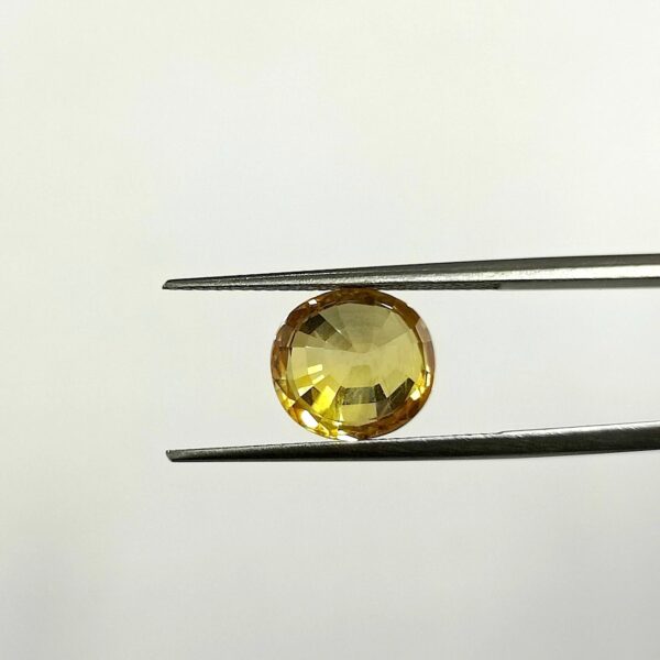 6.01 carats Yellow Sapphire Thailand ( 6.25 ratti ) - Image 3