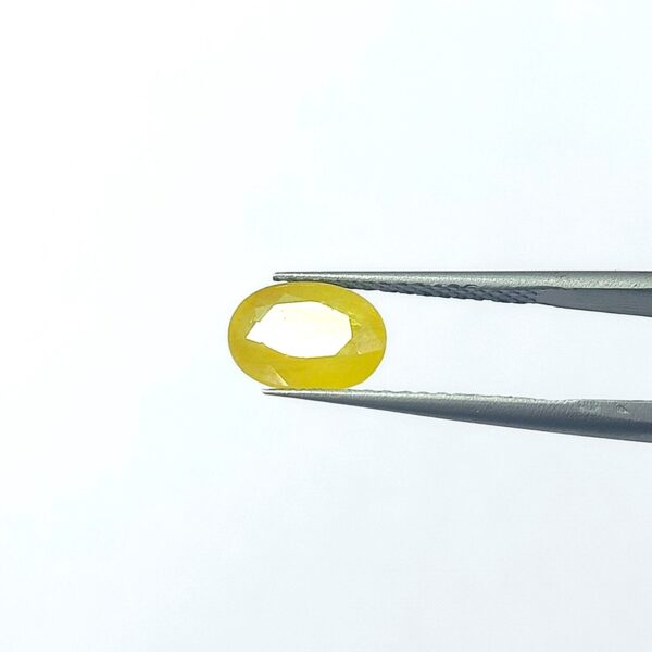 2.95 carats Yellow Sapphire Thailand ( 3.25 ratti ) - Image 3