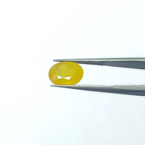 4.77 carats Yellow Sapphire Thailand ( 5.25 ratti ) - Image 1