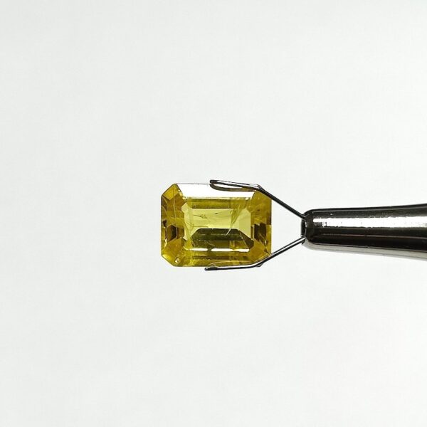 6.01 carats Yellow Sapphire Thailand ( 6.25 ratti ) - Image 1
