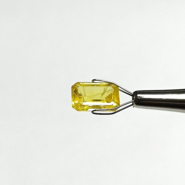 6.01 carats Yellow Sapphire Thailand ( 6.25 ratti ) - Image 4