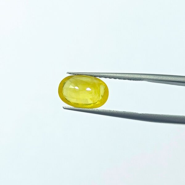2.95 carats Yellow Sapphire Thailand ( 3.25 ratti ) - Image 1
