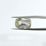 9.17 carats White Sapphire (9.25 ratti)