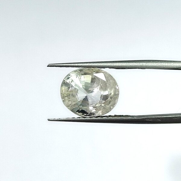 8.31 carats White Sapphire (9.25 ratti) - Image 1
