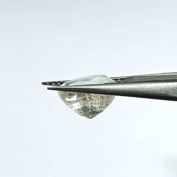8.31 carats White Sapphire (9.25 ratti) - Image 4
