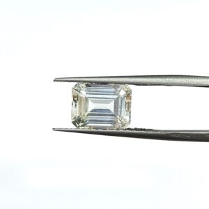 4.06 carats White Sapphire (4.25 ratti)