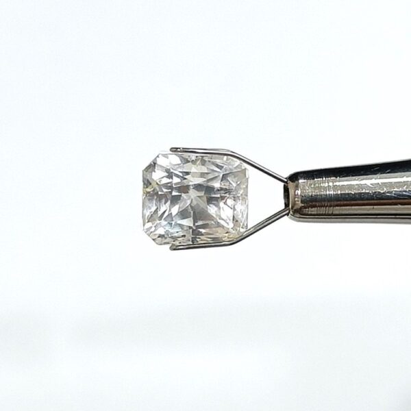 6.13 carats White Sapphire (6.25 ratti) - Image 1