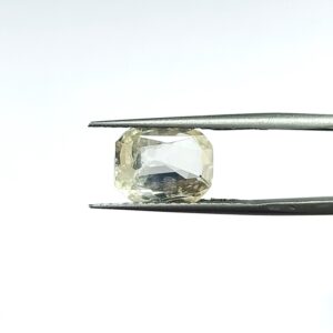 4.7 carats White Sapphire (5.25 ratti)