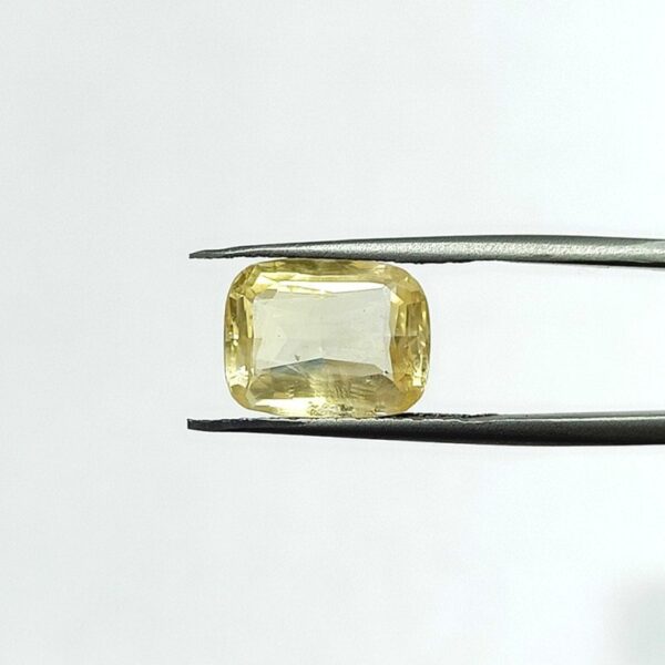 6.65 carats Yellow Sapphire ( 7.25 ratti ) - Image 1