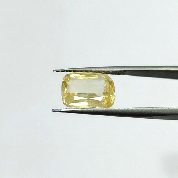 6.65 carats Yellow Sapphire ( 7.25 ratti ) - Image 4