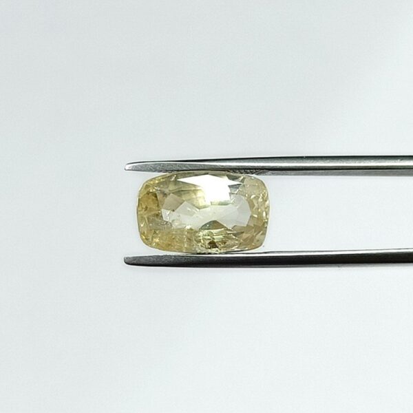 4.51 carats Yellow Sapphire ( 4.25 ratti ) - Image 2