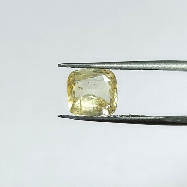 3.75 carats Yellow Sapphire ( 4.25 ratti ) - Image 1