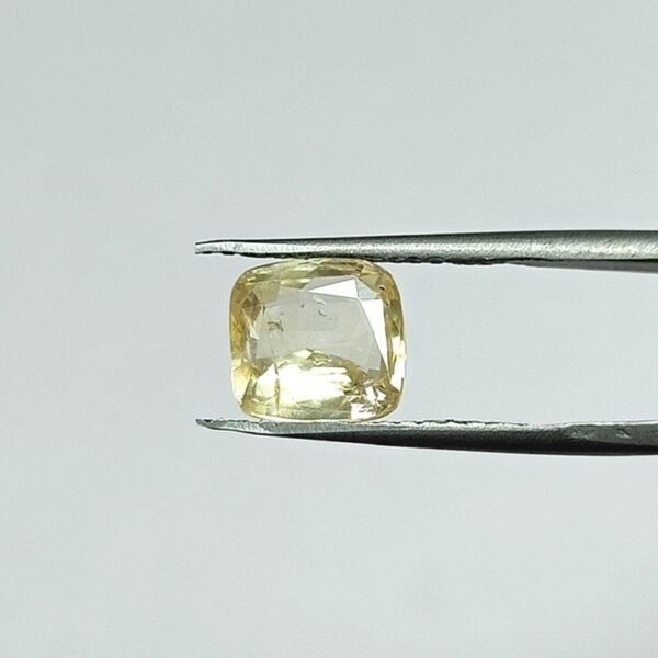 3.75 carats Yellow Sapphire ( 4.25 ratti ) - Image 2