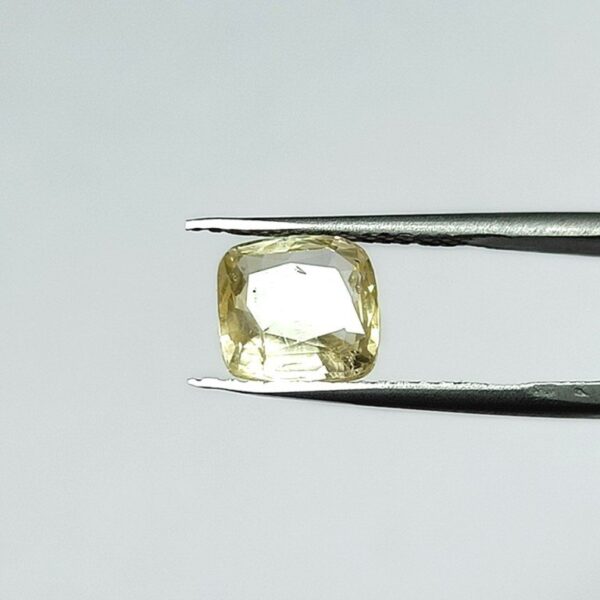 3.75 carats Yellow Sapphire ( 4.25 ratti ) - Image 3