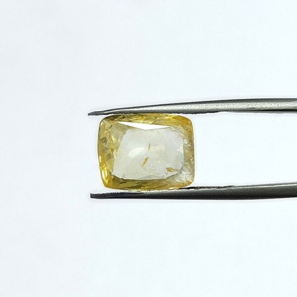 6.45 carats Yellow Sapphire ( 7.25 ratti ) - Image 1