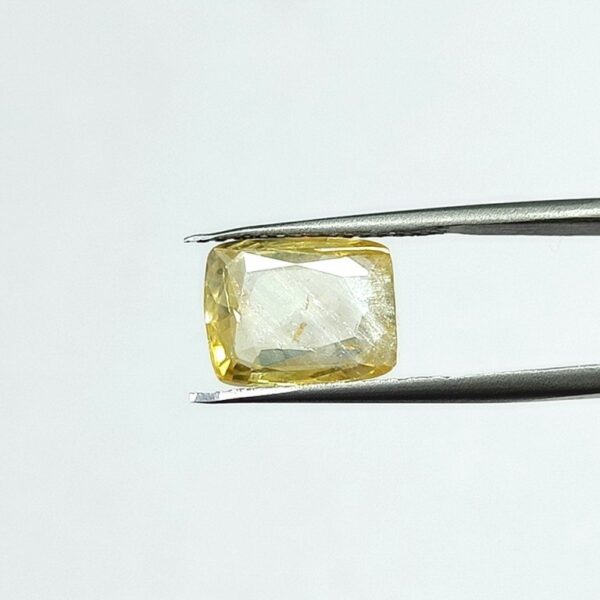 6.45 carats Yellow Sapphire ( 7.25 ratti ) - Image 2