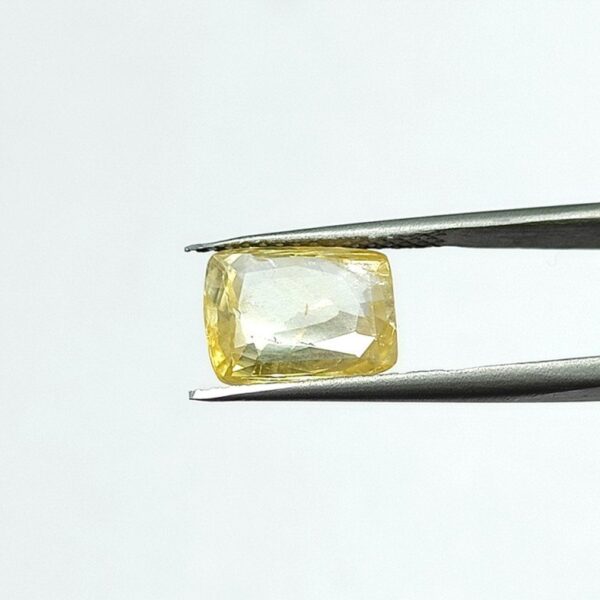 6.45 carats Yellow Sapphire ( 7.25 ratti ) - Image 4