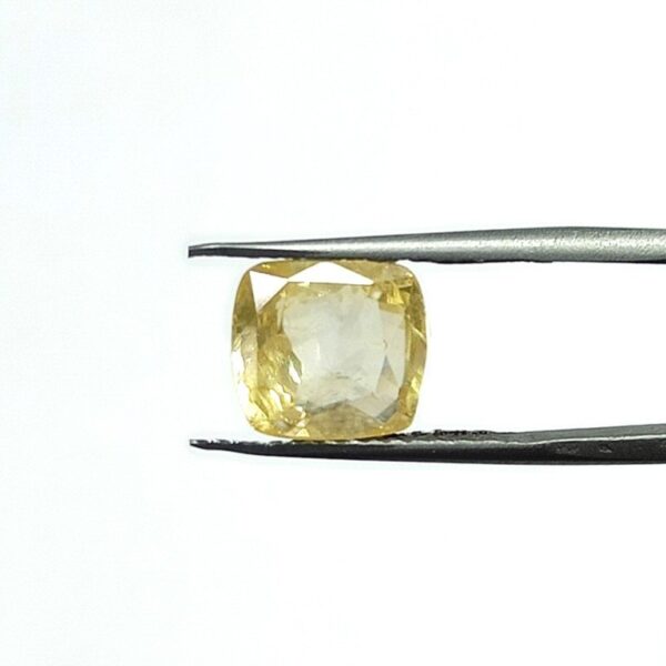 5.25 carats Yellow Sapphire ( 5.25 ratti ) - Image 1