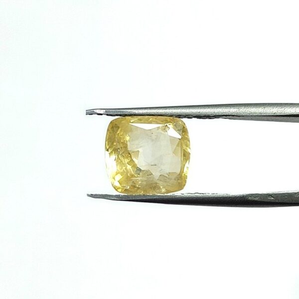 5.25 carats Yellow Sapphire ( 5.25 ratti ) - Image 2