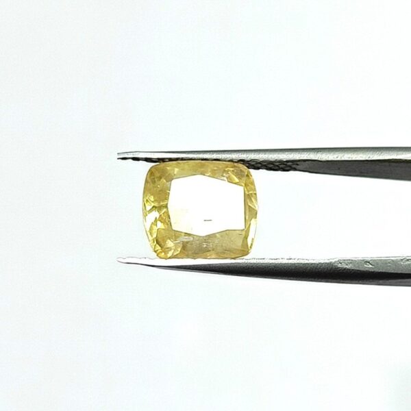 5.25 carats Yellow Sapphire ( 5.25 ratti ) - Image 4