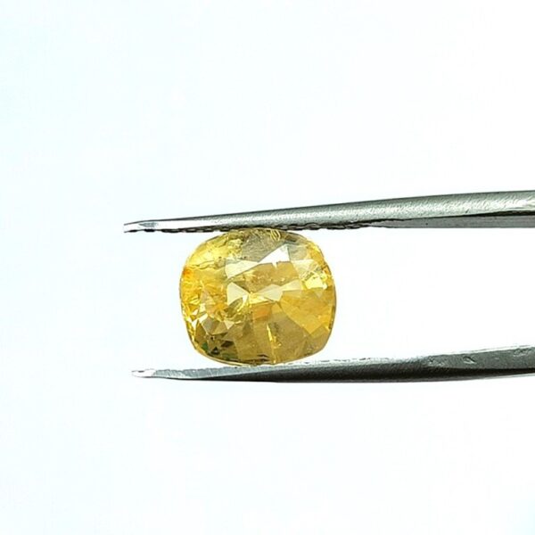 5.32 carats Yellow Sapphire ( 5.25 ratti ) - Image 2