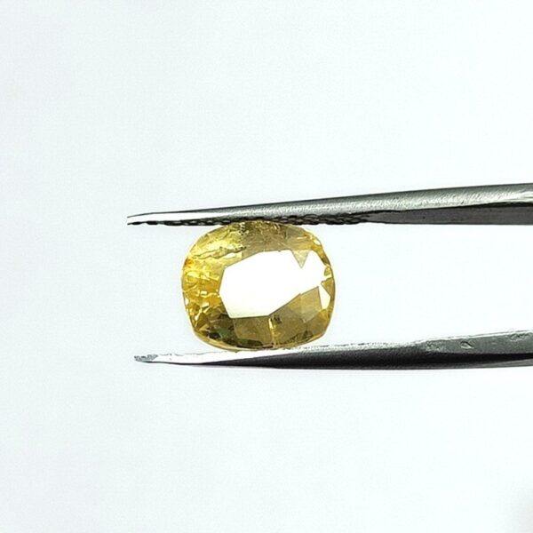 5.32 carats Yellow Sapphire ( 5.25 ratti ) - Image 3
