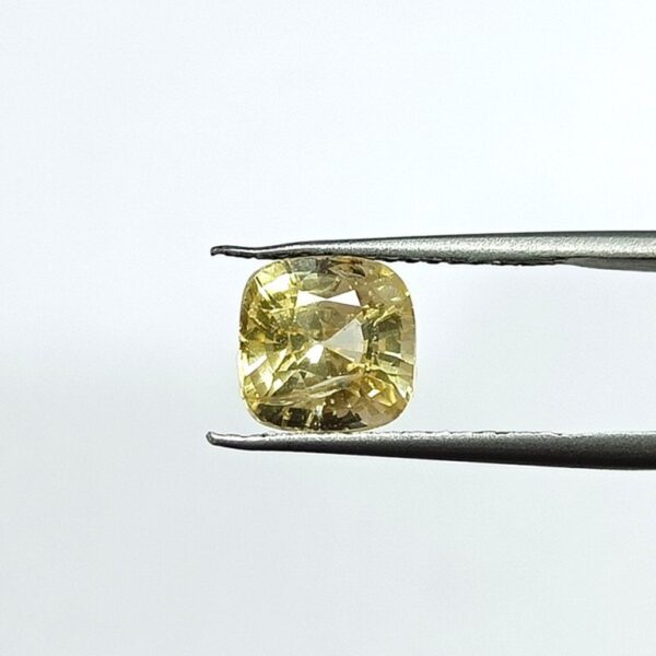 4.19 carats Yellow Sapphire ( 4.25 ratti ) - Image 2