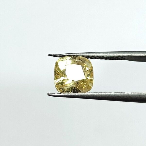 4.19 carats Yellow Sapphire ( 4.25 ratti ) - Image 3