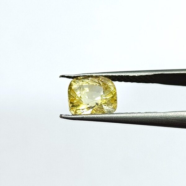 4.19 carats Yellow Sapphire ( 4.25 ratti ) - Image 4