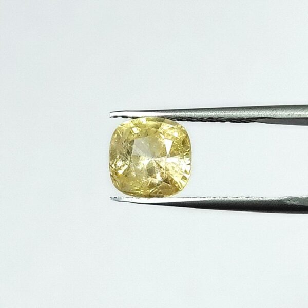 3.91 carats Yellow Sapphire ( 4.25 ratti ) - Image 2