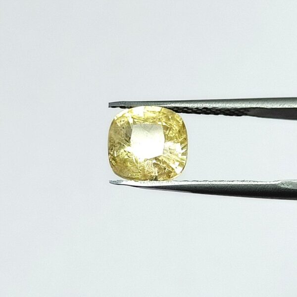 3.91 carats Yellow Sapphire ( 4.25 ratti ) - Image 3