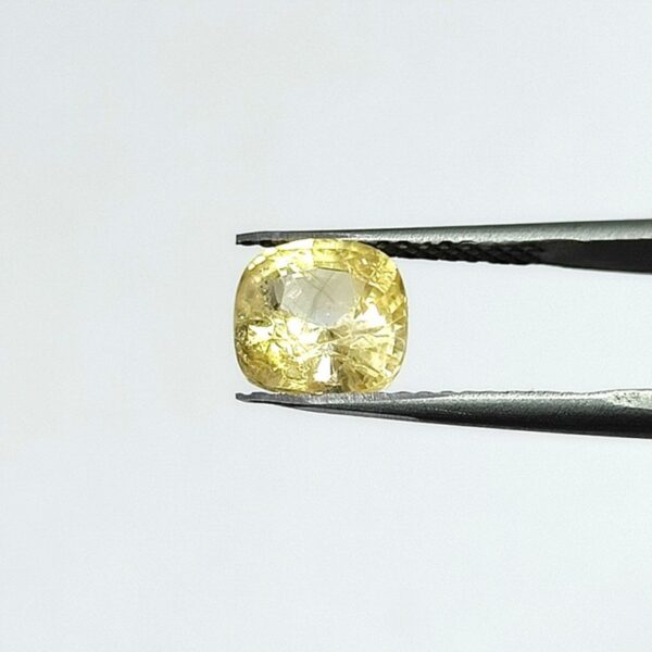 3.91 carats Yellow Sapphire ( 4.25 ratti ) - Image 4