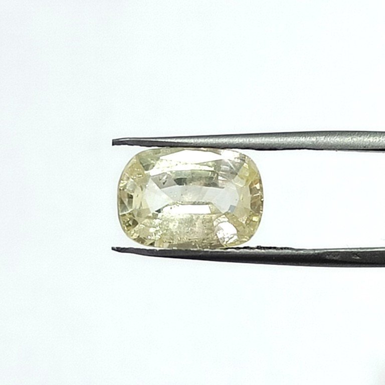YCiN-215-1-1.jpg 5.45 carats Yellow Sapphire ( 6.25 ratti ) - Image 1