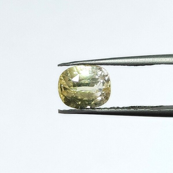 3.58 carats Yellow Sapphire ( 3.25 ratti ) - Image 1