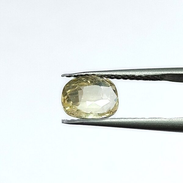 3.58 carats Yellow Sapphire ( 3.25 ratti ) - Image 4