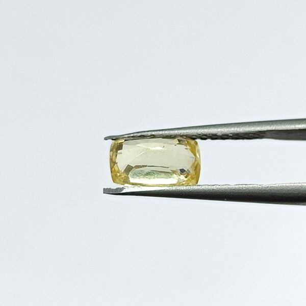 2.71 carats Yellow Sapphire ( 3.25 ratti ) - Image 6