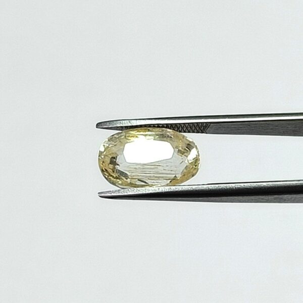 4.64 carats Yellow Sapphire ( 5.25 ratti ) - Image 3